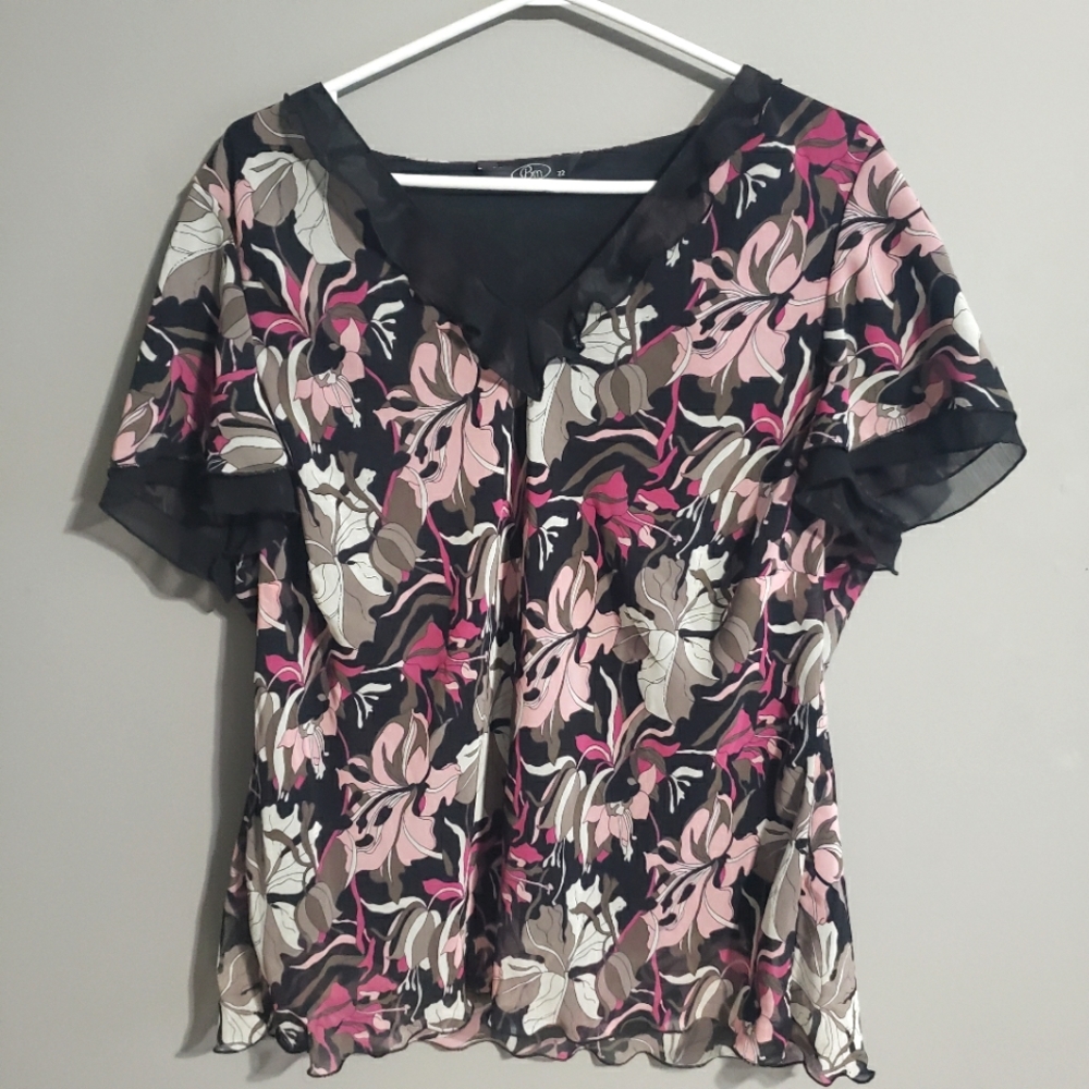 BM floral frilly shirt size 22